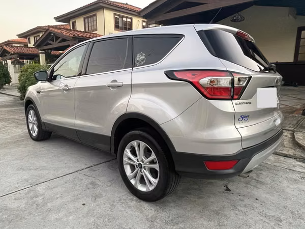Ford Escape SE 2017 in excellent condition