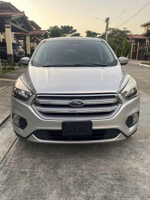 Ford Escape SE 2017 in excellent condition
