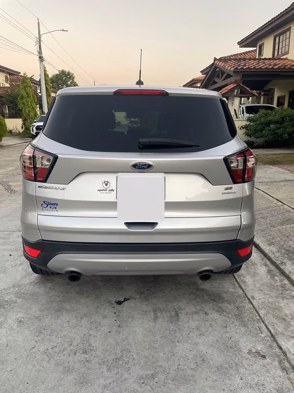 Ford Escape SE 2017 in excellent condition