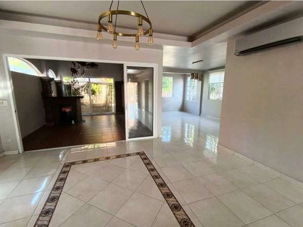 VENTA CASA EN VILLA VALENCIA COSTA SUR VERSALLES