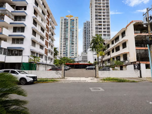 Alquiler de Terreno con edificación en El Cangrejo
