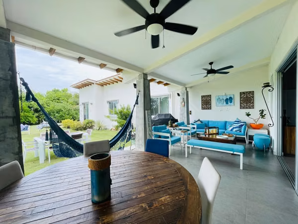Venta de encantadora y amplia casa de playa en PH La Mare, Punta Barco Viejo – San Carlos