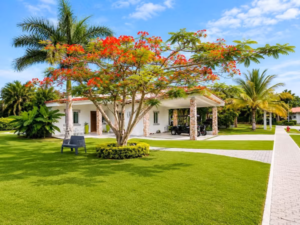 Sale of charming and spacious beach house in PH La Mare, Punta Barco Viejo - San Carlos