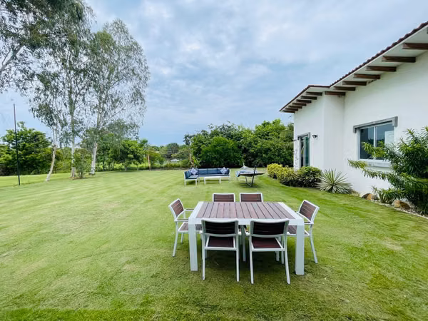 Venta de encantadora y amplia casa de playa en PH La Mare, Punta Barco Viejo – San Carlos