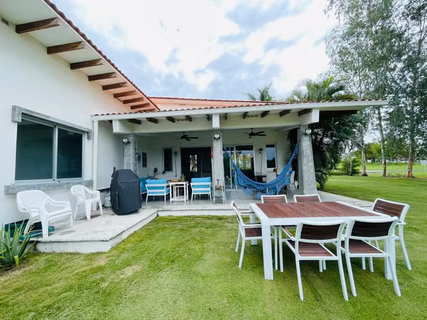 Venta de encantadora y amplia casa de playa en PH La Mare, Punta Barco Viejo – San Carlos