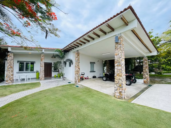Venta de encantadora y amplia casa de playa en PH La Mare, Punta Barco Viejo – San Carlos