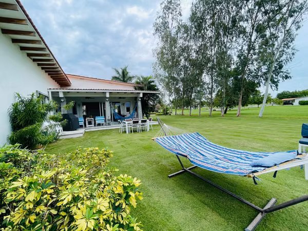 Venta de encantadora y amplia casa de playa en PH La Mare, Punta Barco Viejo – San Carlos
