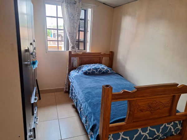 1 Habitation Privada con Baño privado y  2 Habitación  cama sencilla  solo Damas a 10 minutos del metro de Mañanitas