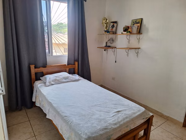 1 Habitation Privada con Baño privado y  2 Habitación  cama sencilla  solo Damas a 10 minutos del metro de Mañanitas