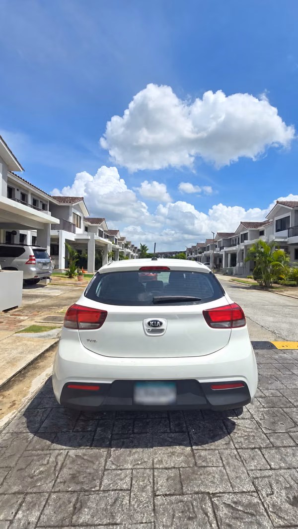 Kia Rio Hatchback 2020 automatic - Poco Kilometraje; Non-negotiable