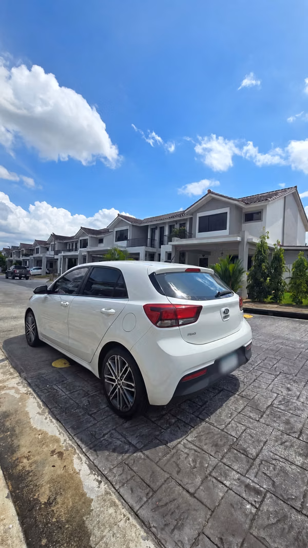Kia Rio Hatchback 2020 automatic - Poco Kilometraje; Non-negotiable