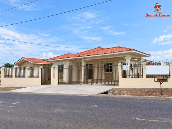 House For Sale In Chitré YS