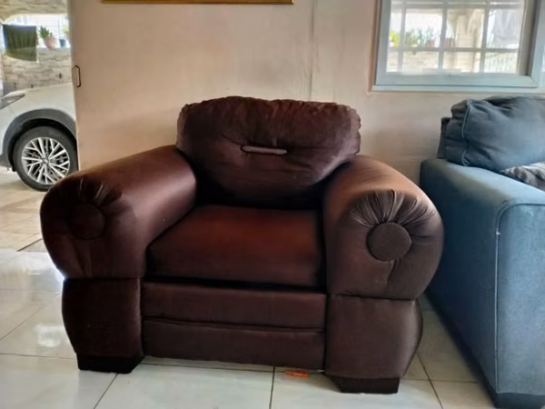 Amplio y cómodo sofá