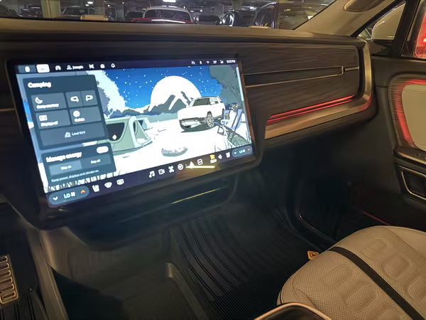 RIVIAN R1S QUAD-MOTOR AWD 2024