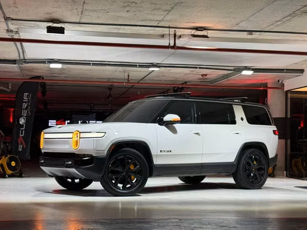 RIVIAN R1S QUAD-MOTOR AWD 2024