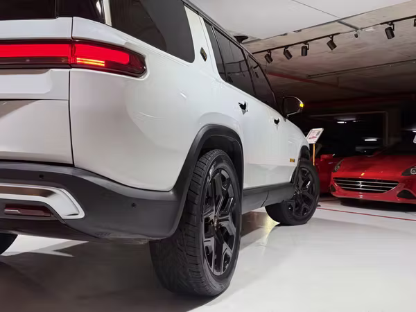 RIVIAN R1S QUAD-MOTOR AWD 2024