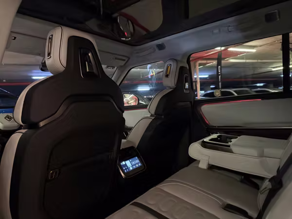 RIVIAN R1S QUAD-MOTOR AWD 2024