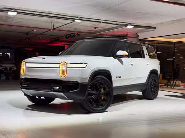 RIVIAN R1S QUAD-MOTOR AWD 2024