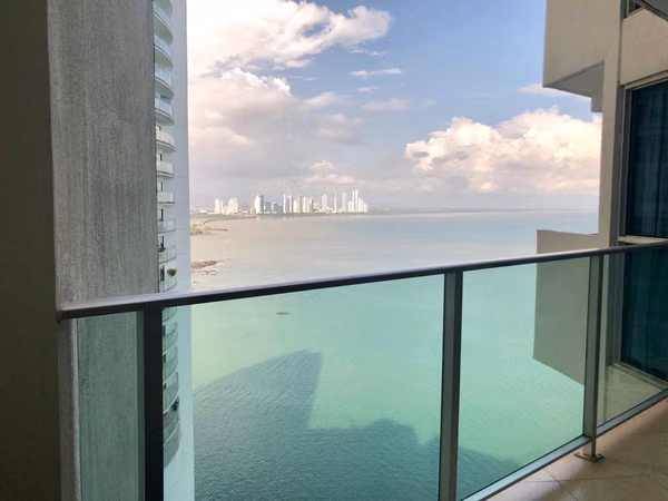 Apartment in Punta Pacífica for living or investment
