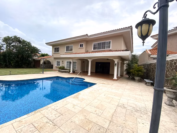 272200. Incredible 6-bedroom house for rent, 1,259 m² lot, swimming pool.