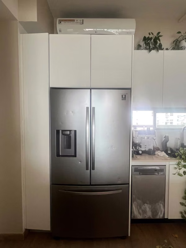 Refrigerador Samsung French Door de acero inoxidable con dispensador de agua