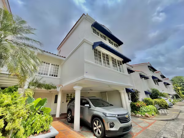 House for Sale in Altos del Golf - 124; 4 Recamars + Family - 124; Private Complex