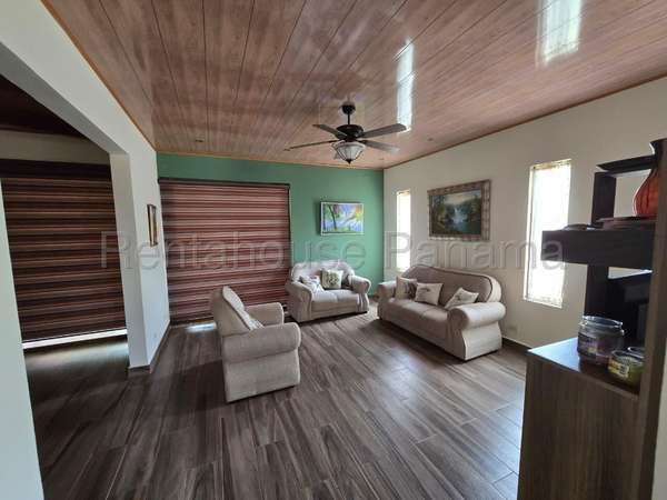 Casa en Venta en Juan Diaz. 27-2085.