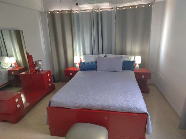 Vintage- Comoda y Cama de los 50s - 60s en Caoba