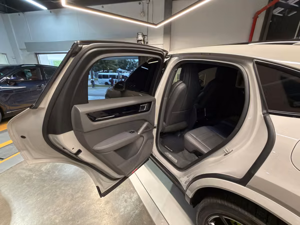 2022 PORSCHE CAYENNE - HYBRID