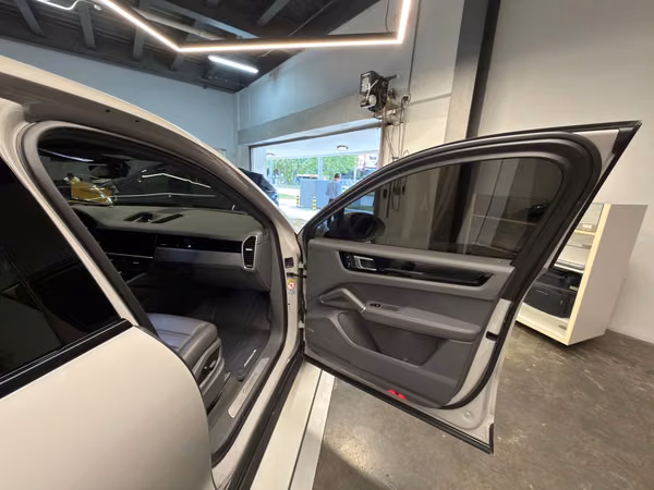 2022 PORSCHE CAYENNE - HYBRID