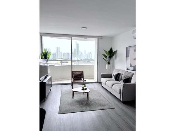 Alquilo hermoso apartamento en Calle 50