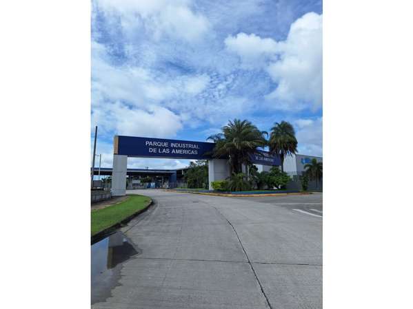 Venta de Galera de 1.050 metros en Parque Industrial Las Américas