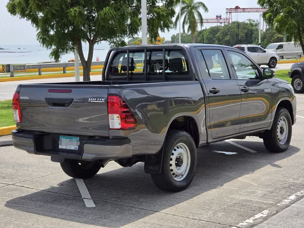 TOYOTA HILUX 2023 4X4 IMPECABLE $24,900