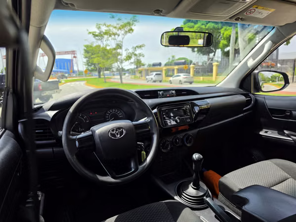 TOYOTA HILUX 2023 4X4 IMPECABLE $24,900