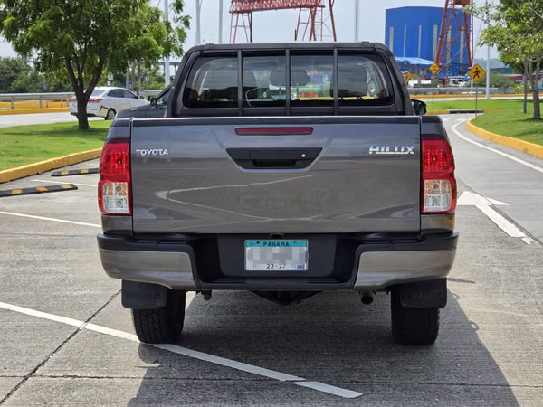 TOYOTA HILUX 2023 4X4 IMPECABLE $24,900