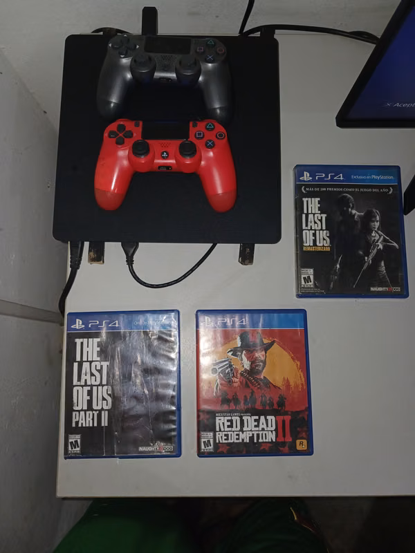PS4 Slim 1T + 2 games