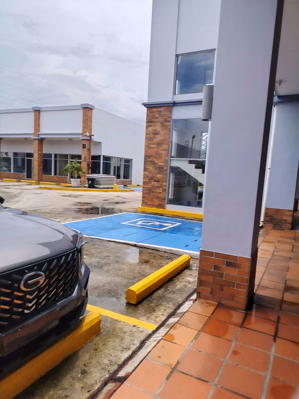 REMATE-124; Commercial LOCAL IN PLAZA BRISES 507 - BAJA PLANTA - 124; 123 m ² - 124; $140,000