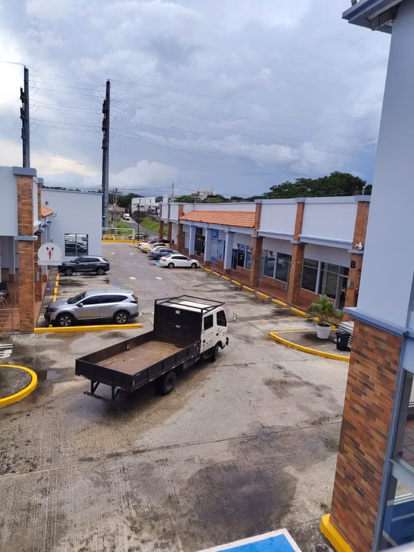REMATE-124; Commercial LOCAL IN PLAZA BRISES 507 - BAJA PLANTA - 124; 123 m ² - 124; $140,000