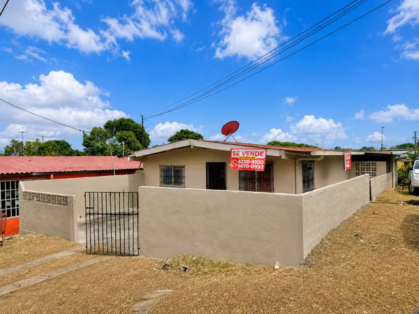 Investment Opportunity 2 Properties with 5 Housing - 124; Santo Jorge La Chorrera