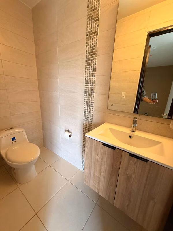 VENDO IMPECABLE APARTAMENTO COMO NUEVO EN ALBROOK