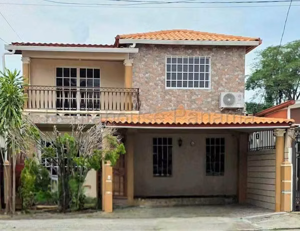 House in Ventaen Villa Lucre 27-2015CM