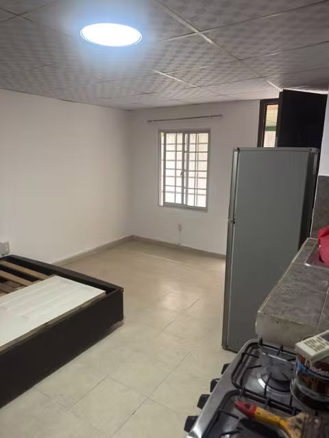 Alquiler de cuarto independiente, con baño independiente, cocineta, cama, aire acondicionado, internet