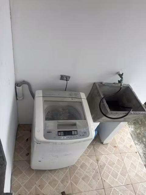 Alquiler de cuarto independiente, con baño independiente, cocineta, cama, aire acondicionado, internet
