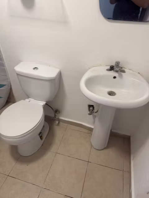Alquiler de cuarto independiente, con baño independiente, cocineta, cama, aire acondicionado, internet