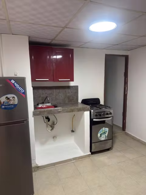 Alquiler de cuarto independiente, con baño independiente, cocineta, cama, aire acondicionado, internet