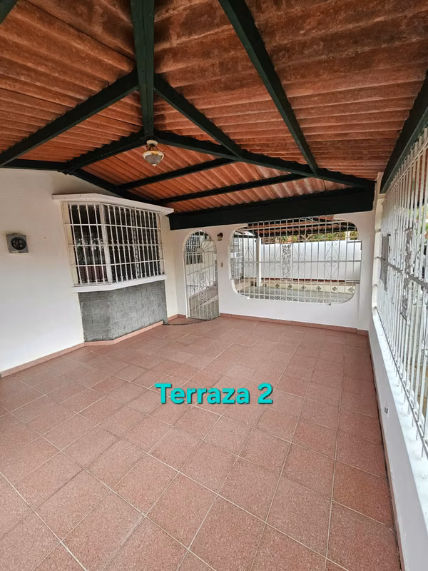 C2598 SE VENDE AMPLIA CASA EN VILLA LUCRE POR DEBAJO DEL AVALUO