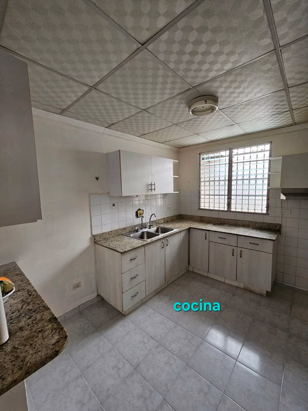 C2598 SE VENDE AMPLIA CASA EN VILLA LUCRE POR DEBAJO DEL AVALUO