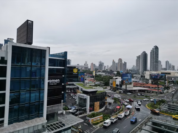 Alquiler de Local Comercial en Street Mall, 458 m²
