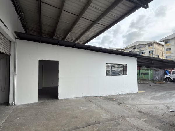 Warehouse for Rent in El Crisol – with offices and 2.5 bathrooms.
