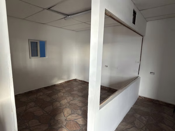 Warehouse for Rent in El Crisol – with offices and 2.5 bathrooms.